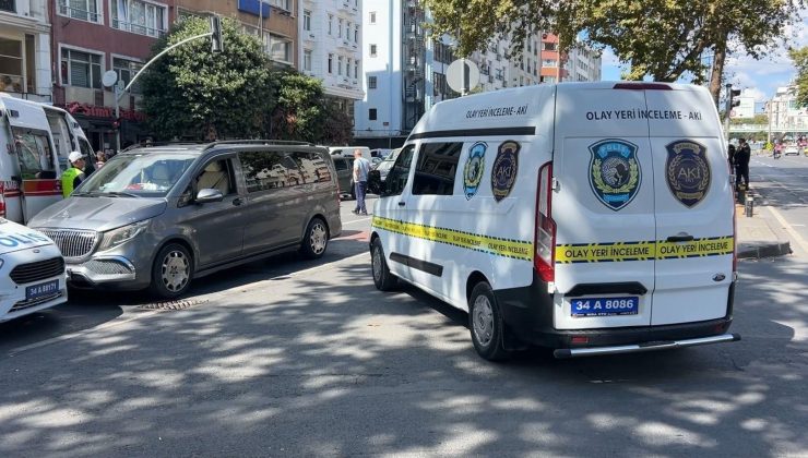 Fatih’te feci kaza! Karşıya geçmeye çalışan 20 yaşındaki gence iki araç çarptı: Hayatını kaybetti