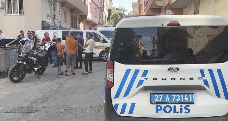 Gaziantep’te dehşet! Eşini öldürdü, sokağa çıkıp rastgele ateş etti: 3’ü çocuk 4 yaralı