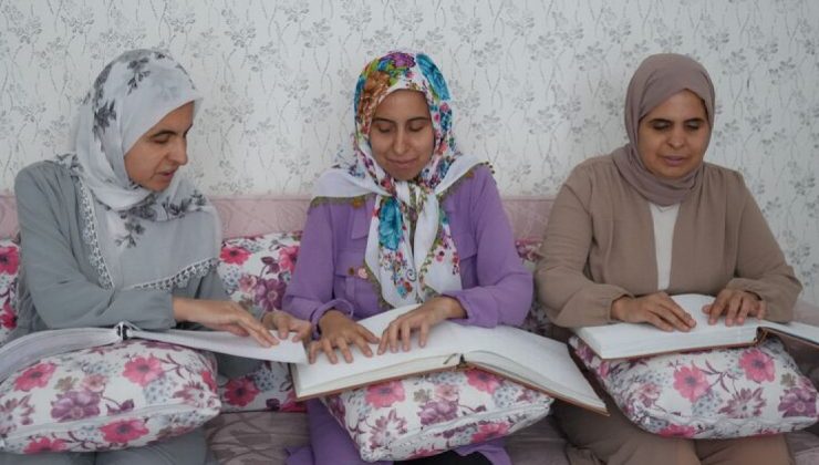Görme engelli 3 kardeş azimle üniversiteyi kazandı