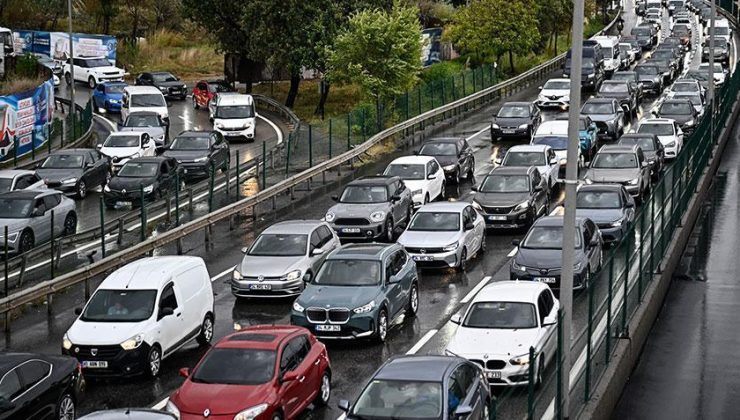 Haftanın ilk iş gününde İstanbul’da trafik felç! Yoğunluk yüzde 72’yi gördü