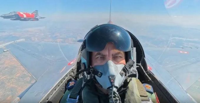 Hava Kuvvetleri Komutanı Dalkıran, 2026-2027 Uçuş Eğitim Yılı’nın ilk uçuşunu yaptı
