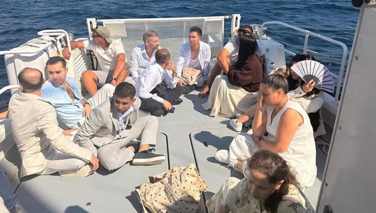 Hepsi şık kıyafetler giydi! Yelkenli tekneye şok baskın: 12 kişi yakalandı