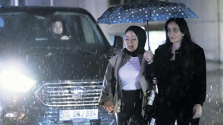 İstanbul için kuvvetli yağış ve fırtına uyarısı! Sıcaklık 15 dereceye düşecek