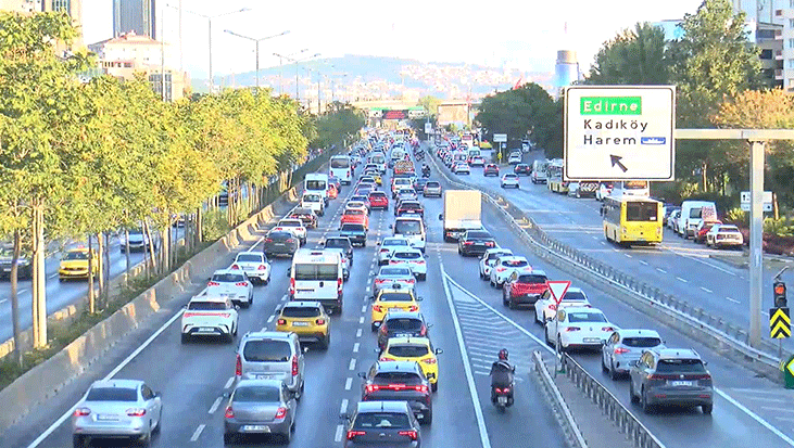İstanbul’da eğitim öğretim döneminin ilk günü trafik yoğunluğu
