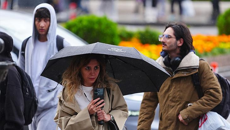 İstanbul’da sağanak alarmı! AKOM gün gün açıkladı: Sıcaklıklar 20 derecenin altına düşecek