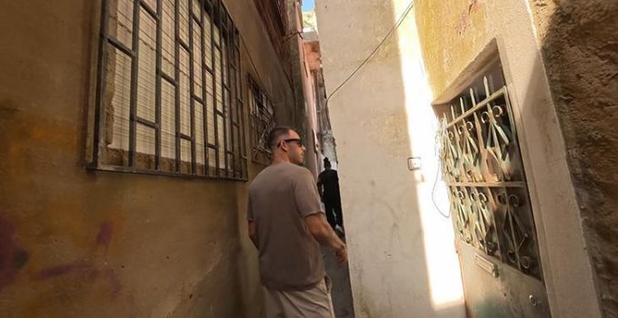 Kuralsız Sokaklar’da gerilim, egzotik manzaralar ve kaos bir arada