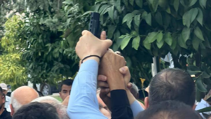 Mersin’de Yeni Parti İlçe Başkanlığı ön seçiminde silah paniği! Havaya ateş açan emekli polis tutuklandı