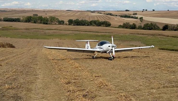 Tekirdağ semalarında panik! Motoru arızalandı, tarlaya indi