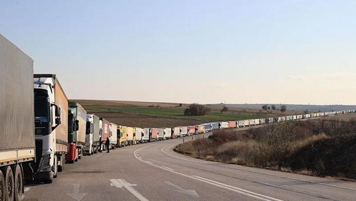Türkiye sınırında 18 kilometrelik TIR kuyruğu! Nedeni belli oldu