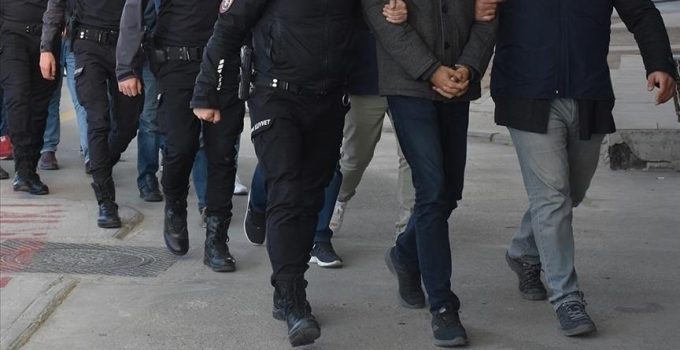 3 ilde FETÖ operasyonu: 10 şüpheli yakalandı, milyonlarca liralık para ve altın ele geçirildi