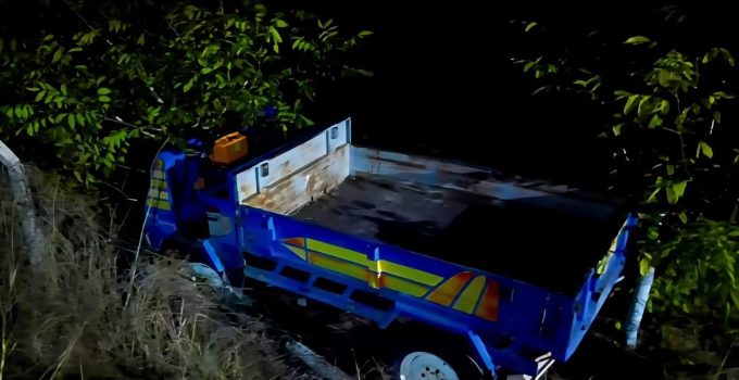 Afyonkarahisar’da otomobil patpata arkadan çarptı! Tarım aracı şarampole savruldu