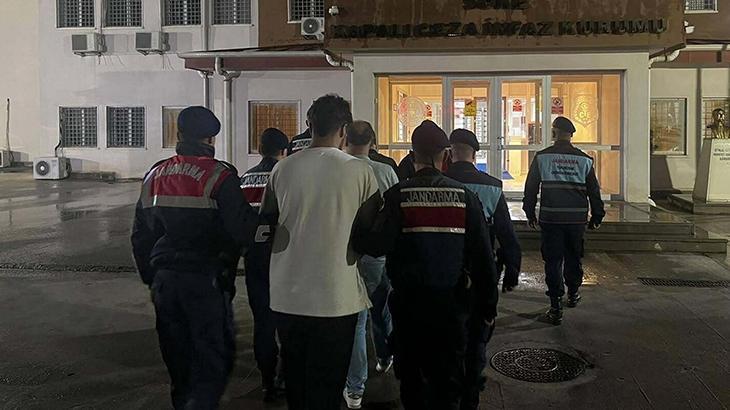 Aydın’da 8 kaçak göçmen ile otel sahibi ve çalışanı tutuklandı