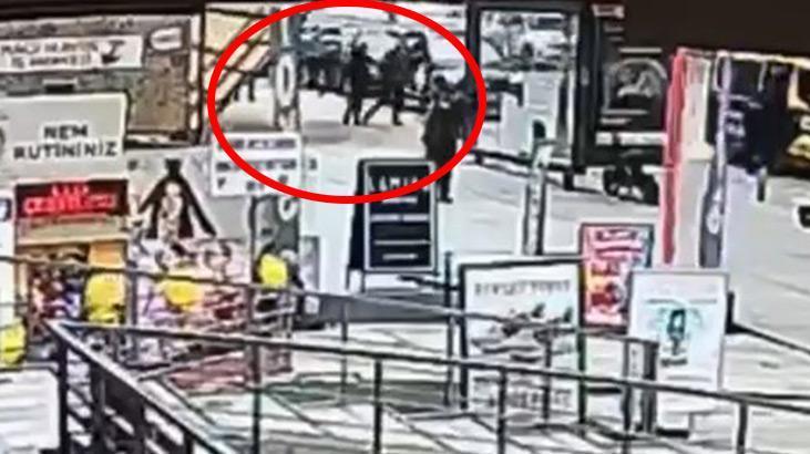 Bağdat Caddesi’nde korku dolu anlar! İkiz kardeşlerin üzerine devrildi