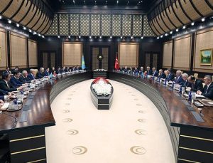 Bakan Bayraktar, Kazakistan Enerji Bakanı Akkenzhenov ile görüştü