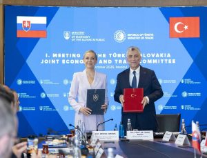 Bakan Bolat: Slovakya ile 5 milyar dolarlık ticaret hedefine gelecek yıl ulaşırız