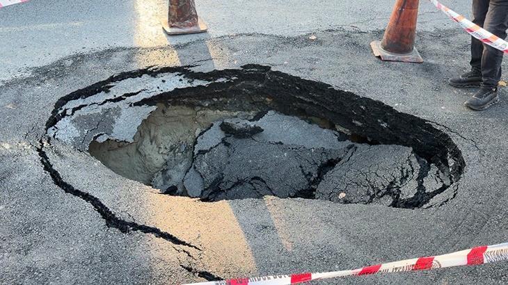 Beşiktaş’ta ana caddede yol çöktü! “Okul servisi geçiyordu”