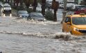Bodrum’da yollar göle döndü! Mahsur kalan araçlar çekicilerle kurtarıldı