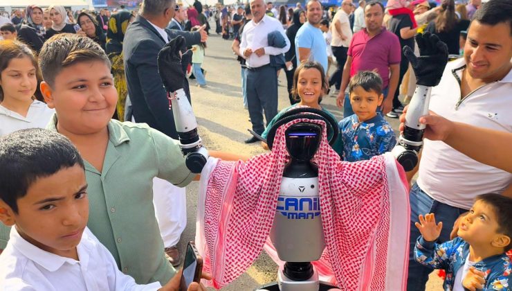CANİKMAN, TEKNOFEST Güneydoğu’da puşi takıp dans etti