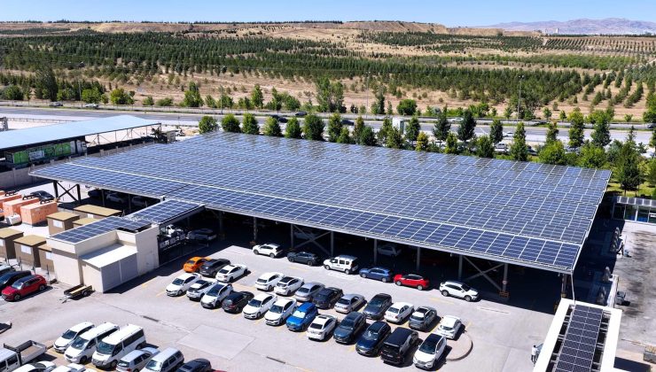 Çevre, Şehircilik ve İklim Değişikliği Bakanlığı’nın binası elektriğini güneşten sağlıyor