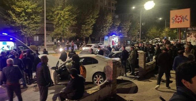 Çorum’da feci kaza! 2 otomobil çarpıştı: 4 kişi yaralı