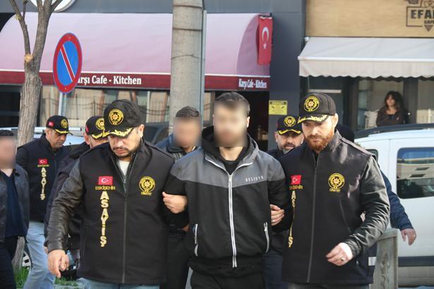 Eskişehir’de 24 yaşındaki gencin öldürüldüğü kavgada 7 şüpheli adliyeye sevk edildi! Şüpheli: ‘Öyle gerekti’