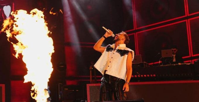 GastroAntep’te final gecesi Sefo rüzgarı! Binlerce kişi şarkılara eşlik etti