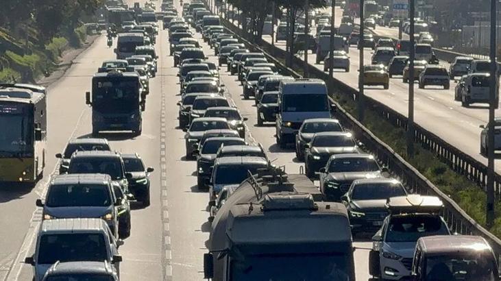 Haftanın son gününde İstanbul kilit! Trafik yoğunluğunu yüzde 80’e ulaştı