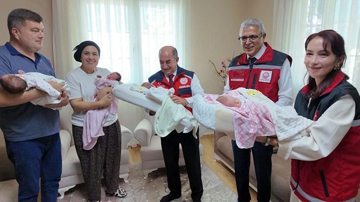 İkinci çocuk isterken dördüz bebekleri oldu! Bakan Göktaş aileyle görüntülü görüştü