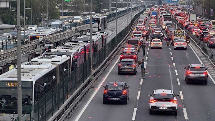 İstanbul’da akşam saatlerinde derbi trafiği! Ana arterlerde trafik durma noktasında