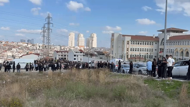 İstanbul’da öğrenciler arasında kavga! Yaralı öğrenciler hastaneye götürüldü