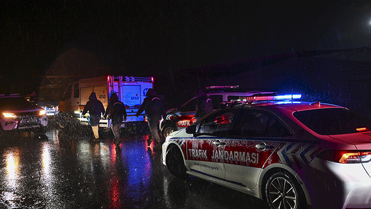 İstanbul’da otomobil sele kapıldı: Kayıp 2 kişi aranıyor