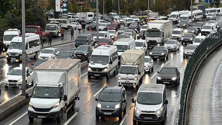 İstanbul’da trafik kilit! Yağmurun da etkisiyle yoğunluk yüzde 80’e çıktı