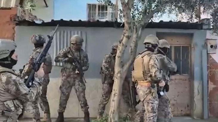 İzmir merkezli FETÖ operasyonu: 21 gözaltı