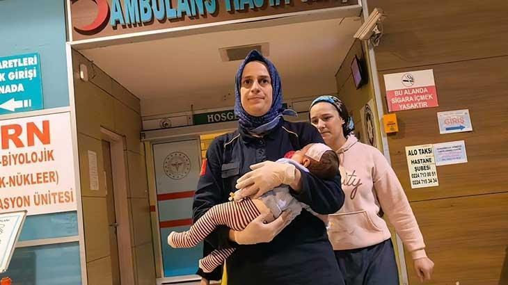 Kanepeden düşen 2 aylık bebeğin kafatası kırıldı! Durumu ağır