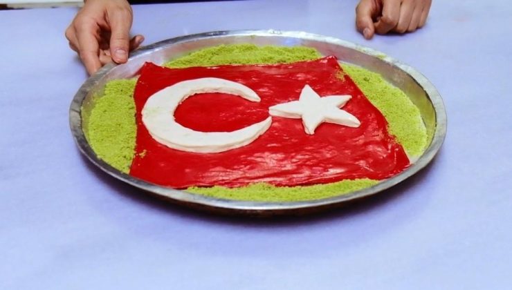 Kilis’te 29 Ekim’e özel ay yıldızlı katmer