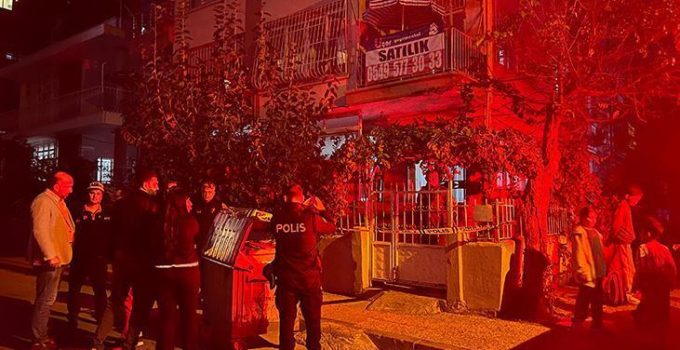 Mersin’de zemini çöken bina tahliye edildi! ‘Yağmur suları toprağı boşalttı’
