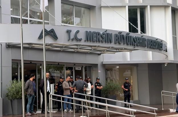 Mersin’deki yolsuzluk soruşturması! Gözaltına alınan 3 belediye başkanı ve 56 kişi adliyede