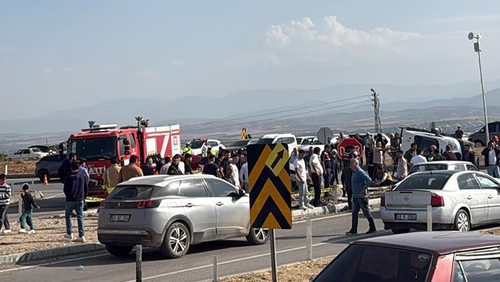 MHP’li vekil ve il başkanının bulunduğu konvoy kaza yaptı! 1 ölü, 4 yaralı