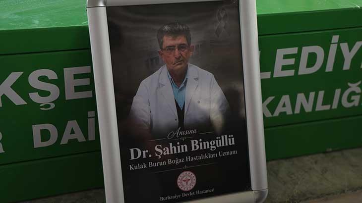 Önce çocuklara can yeleği giydirdi! Tekne faciasında can veren doktor memleketinde toprağa verildi