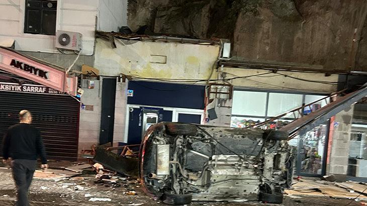 Otomobil 50 metrelik kayalıklardan iş yerlerinin üzerine düştü!
