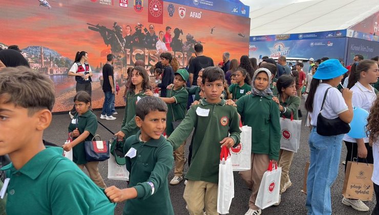 Şanlıurfa’da yağmura rağmen TEKNOFEST’e ziyaretçi akını