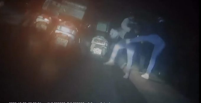 Sarıyer’de motokuryenin yolu kesildi! Tekme ve yumruklarla darbedip başına kaskla vurdular