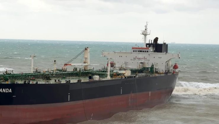 Sarıyer’de sürüklenen tanker karaya oturdu! Mürettebat için ekipler harekete geçti