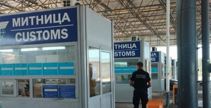 Sınırda şok yakalama! Ceketinin içine binlerce euro saklamış