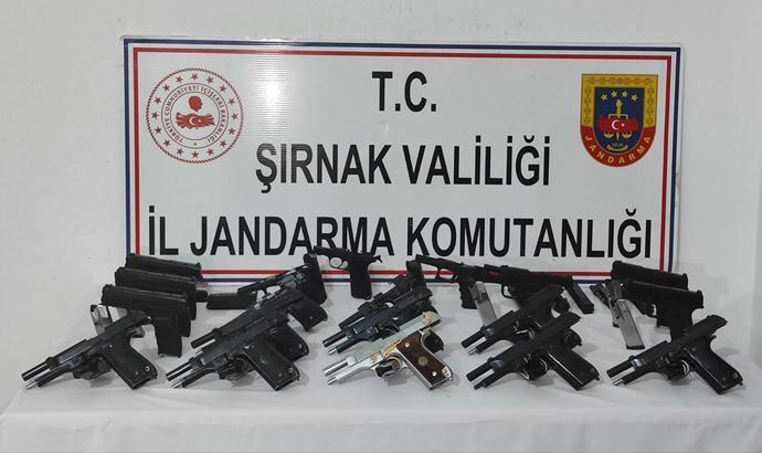 Şırnak’ta 3 tırda uyuşturucu ve silah ele geçirildi