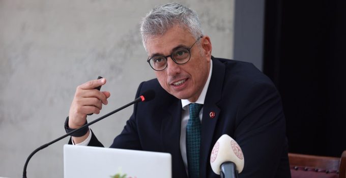 Türkiye’de 13-17 yaş arasındaki gençlerin yüzde 30’u sigara kullanıyor