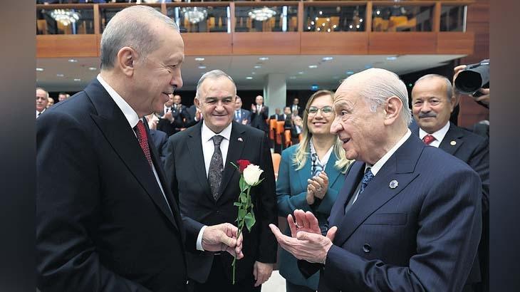 Yeni yasama yılına jestli, protestolu açılış! ‘Kime kadar gidiyorsa hesap sorulmalı’