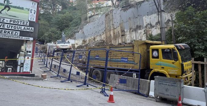 Zonguldak’ta çöken binanın çevresindeki bir bina daha boşaltılıyor